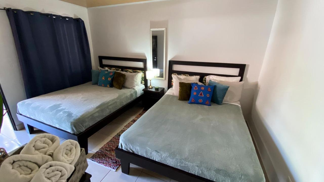 Roxy'S Bed & Breakfast Бока Чика Екстериор снимка