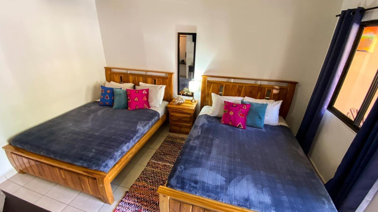 Roxy'S Bed & Breakfast Бока Чика Екстериор снимка
